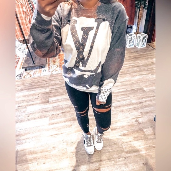 Pullover l V W/ logo designs on sleeves & Front of Sweatshirt 1 out of 125 LEFT - Picture 10 of 17